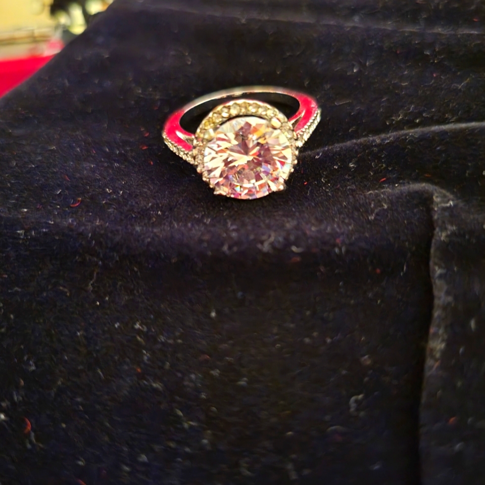 Sale!!! Gorgeous Simulated 5kt Diamond Ring Size 7